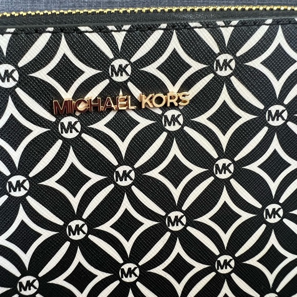 NWT MICHAEL KORS LEATHER JET SET CHARM LARGE DOME CROSSBODY BAG - Picture 2 of 10